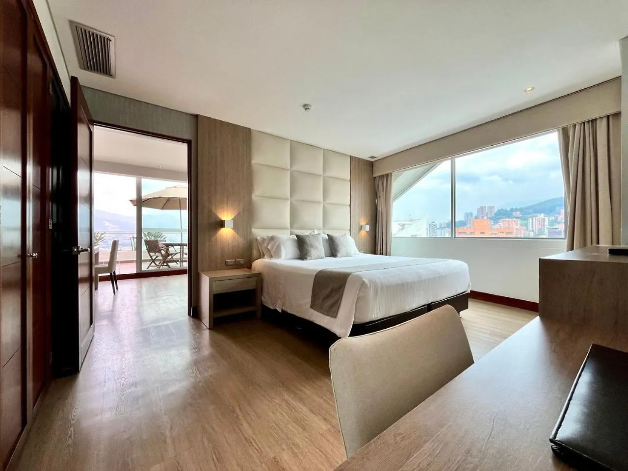 Hotel San Fernando Plaza ميديلين