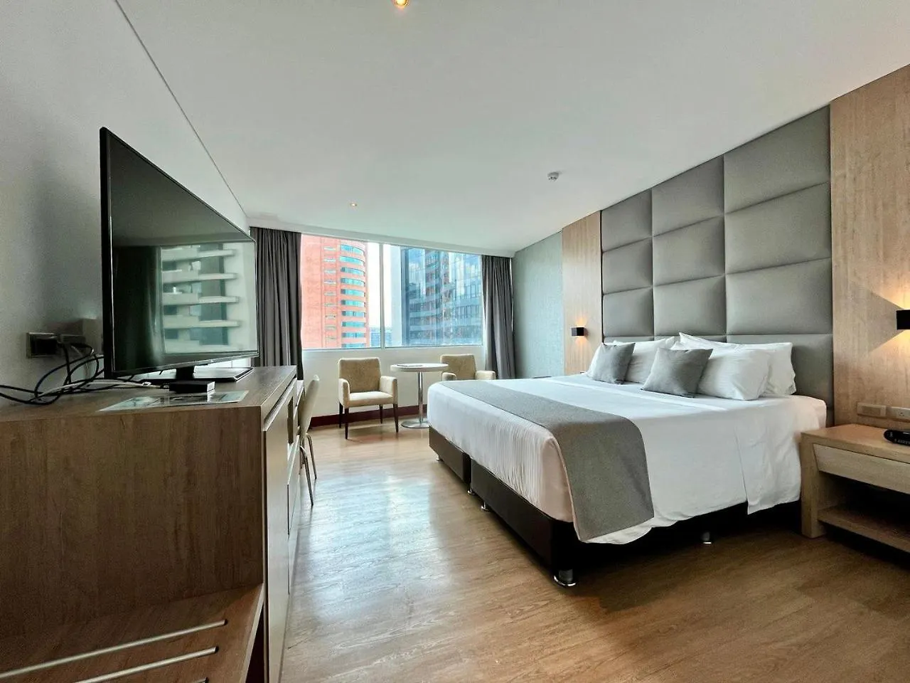 Hotel San Fernando Plaza ميديلين