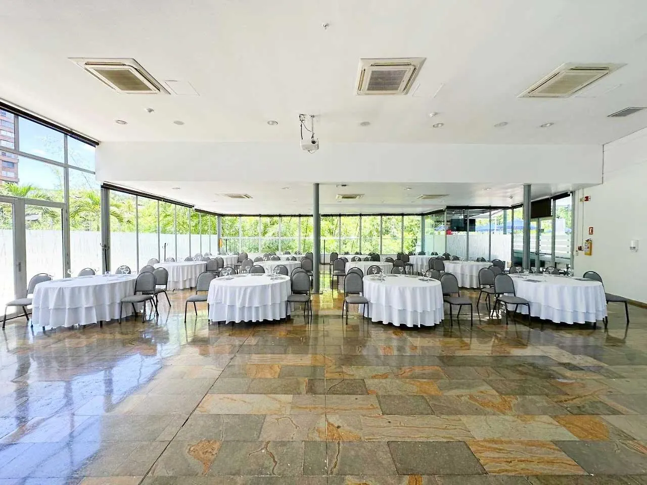 Hotel San Fernando Plaza ميديلين 5*,