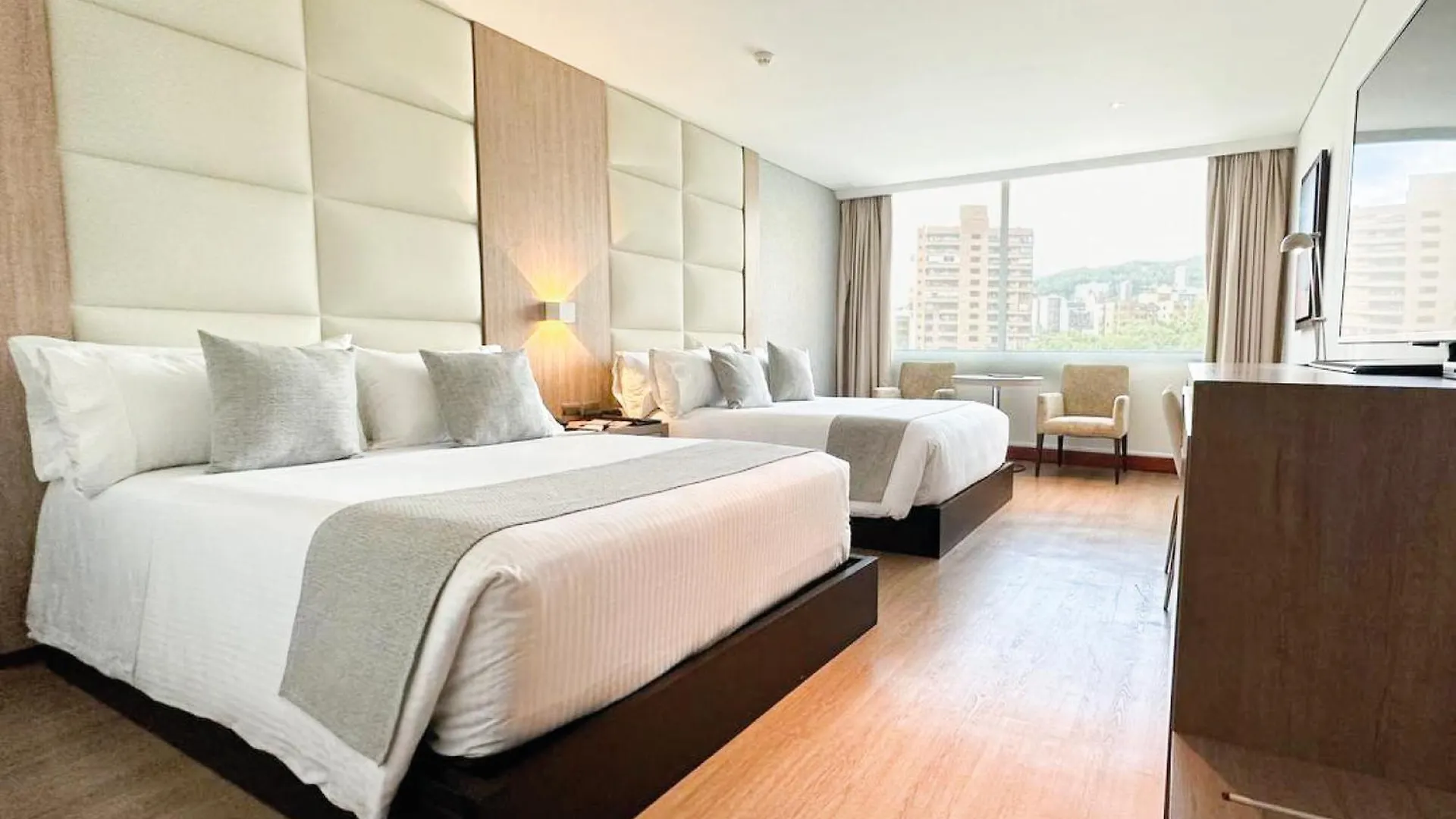 Hotel San Fernando Plaza ميديلين
