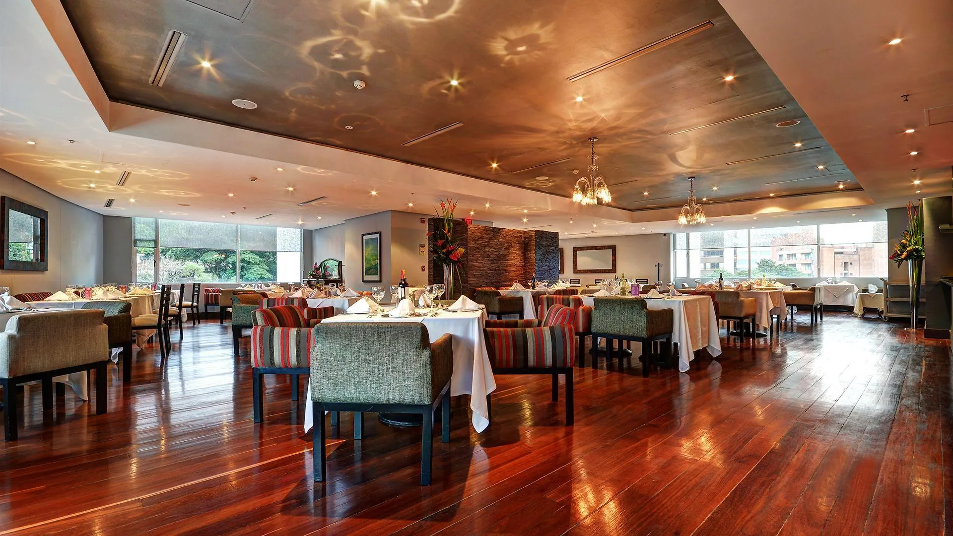Hotel San Fernando Plaza ميديلين